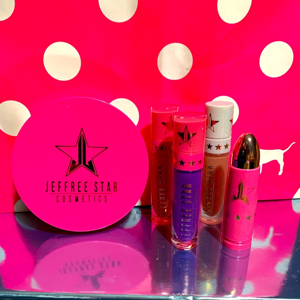 JEFFREE STAR MAKE-UP BUNDLE